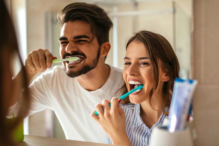 Vệ sinh răng miệng giúp điều trị răng sâu nhẹ