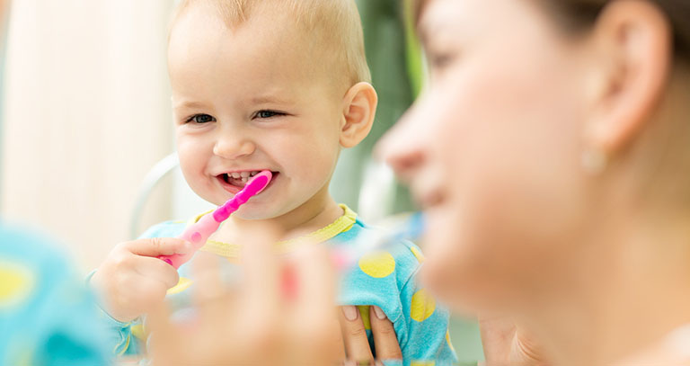 Đánh răng giúp răng trẻ khỏe hơn
