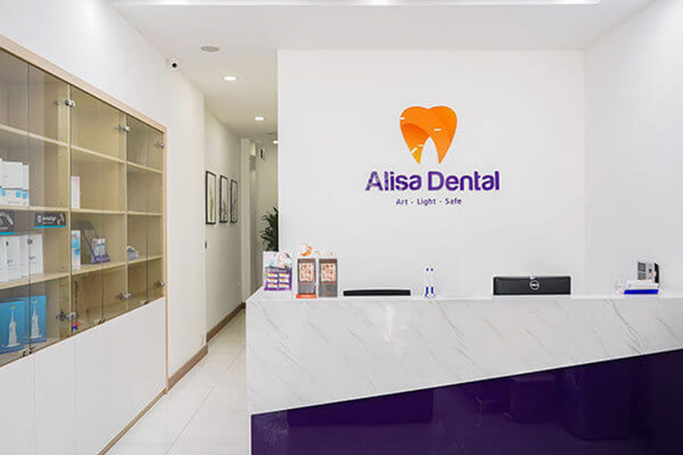 Các dịch vụ niềng răng tại Alisa Dental đều có chính sách bảo hành lâu dài và minh bạch