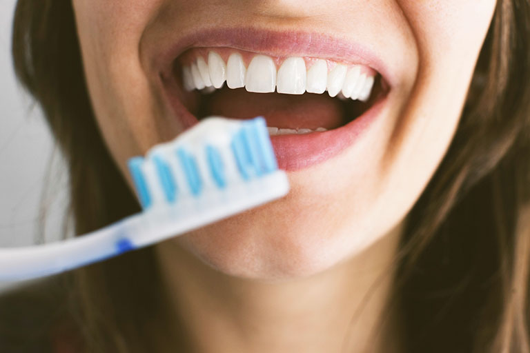 chăm sóc răng sau khi cấy implant