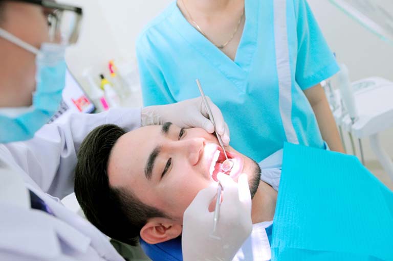 Chi phí trồng răng còn phụ thuộc vào nhiều yếu tố khác nhau