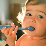 những loại kem đánh răng cho bé 1- 2 tuổi nuốt được