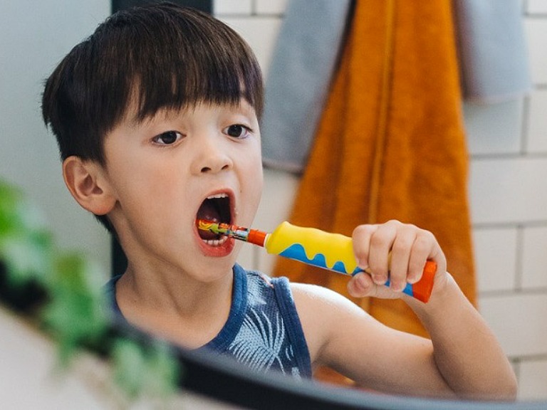 kem đánh răng trẻ em của Nhật