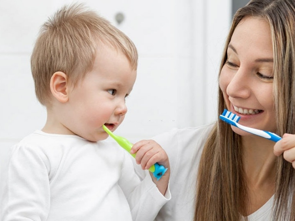vệ sinh răng miệng cho trẻ 1 tuổi