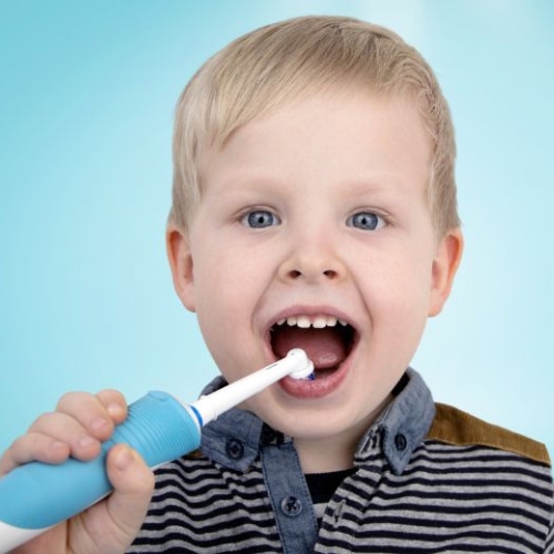 Bàn chải điện trẻ em giúp tăng hiệu quả làm sạch răng miệng