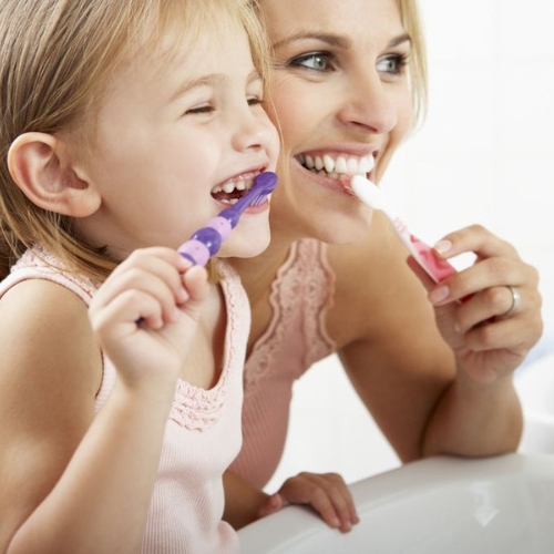Hướng dẫn trẻ chăm sóc răng miệng đúng cách 