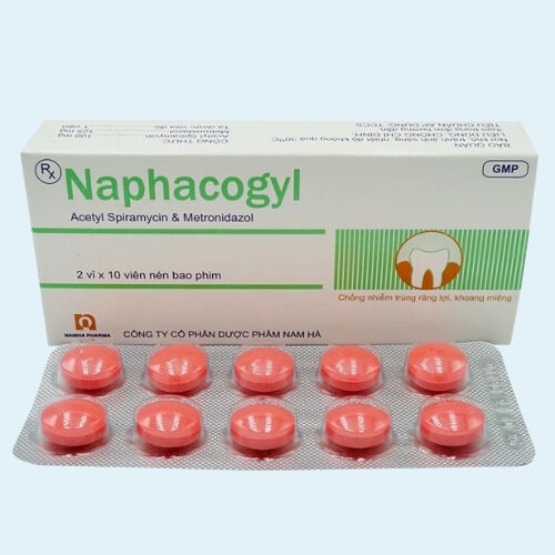Naphacogyl dùng cho các đối tượng bị đau nhức hoặc nhiễm trùng răng