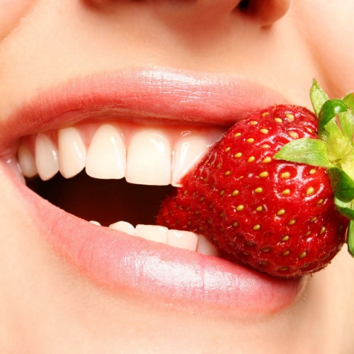 Bọc răng sứ khoảng 48 giờ thì có thể ăn nhai bình thường 