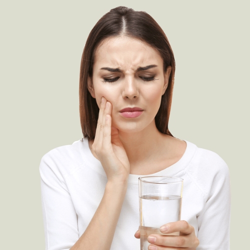 Bọc răng sứ xong uống nước lạnh bị buốt thường kéo dài khoảng 1 - 2 ngày
