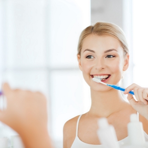 Lưu ý chăm sóc răng sứ để duy trì độ trắng sáng dài lâu